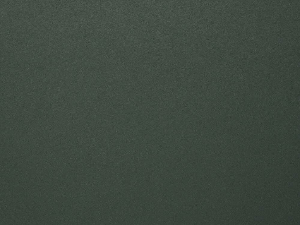 Nahaufnahme der Linoleum-Oberfläche in Conifer von Faust – matt, fein strukturiert, mit sattem Dunkelgrün und tiefer Farbwiedergabe.