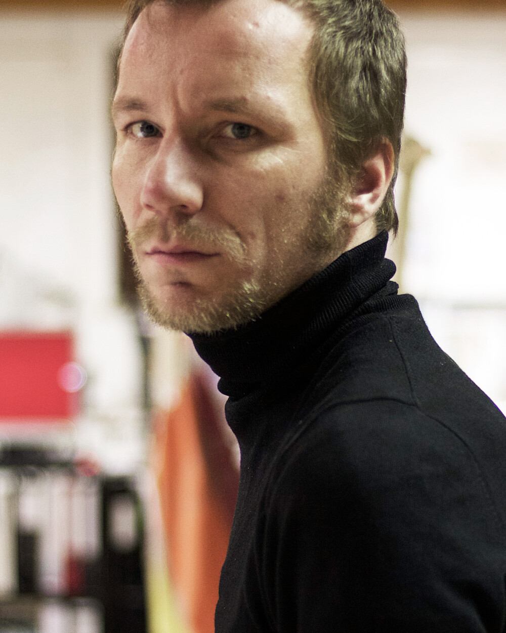 Portrait of architect Michael Anton Kastenbauer for Faust – looking head-on into the camera, taken in a studio or atelier environment.