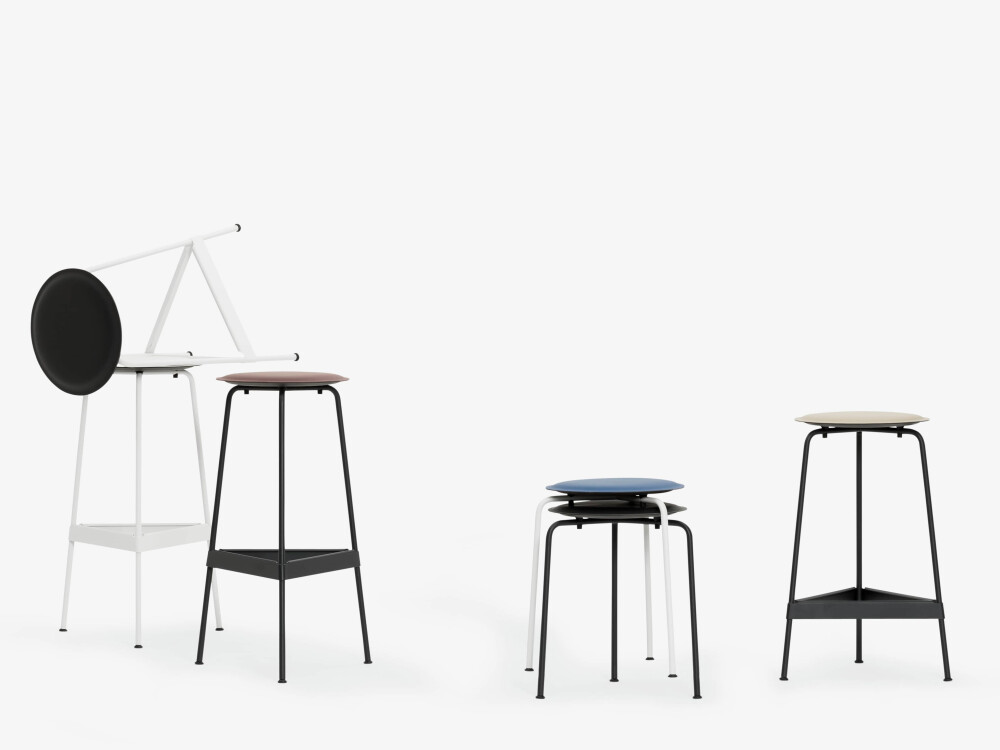 RAVIOLI Hocker und Barhocker mit Linoleum-Sitzflächen in verschiedenen Farben und Gestellen vor weißem Hintergrund.